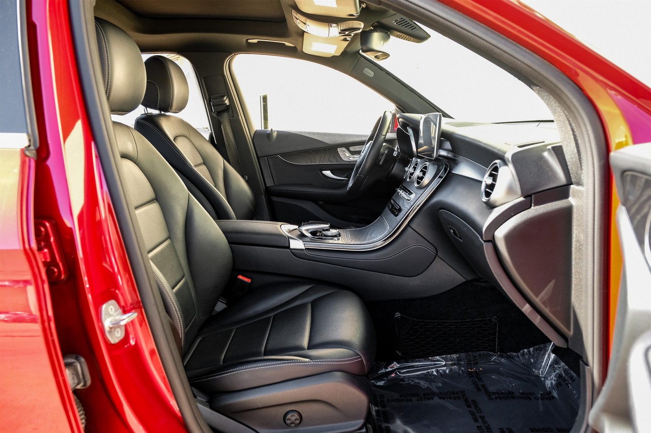 Mercedes-Benz GLC Vehicle Main Gallery Image 33