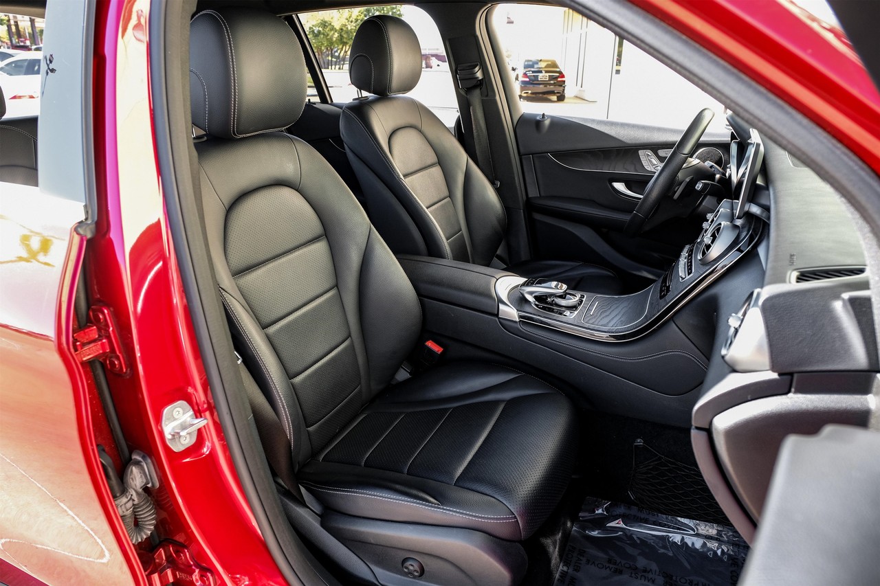 Mercedes-Benz GLC Vehicle Main Gallery Image 34