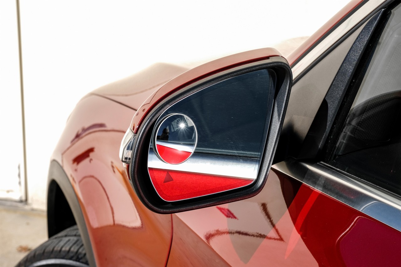 Mercedes-Benz GLC Vehicle Main Gallery Image 40