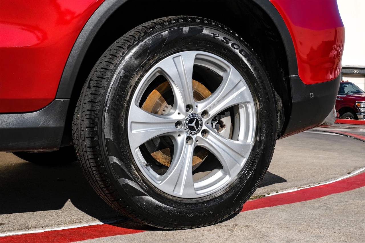 Mercedes-Benz GLC Vehicle Main Gallery Image 52