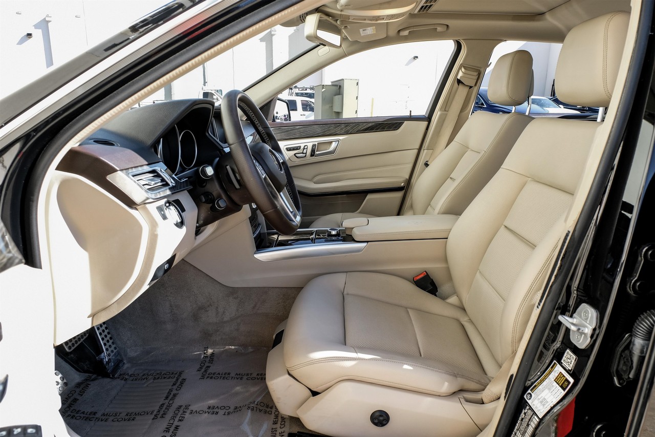 Mercedes-Benz E-Class Vehicle Main Gallery Image 04