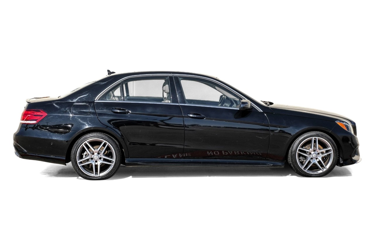 Mercedes-Benz E-Class Vehicle Main Gallery Image 08