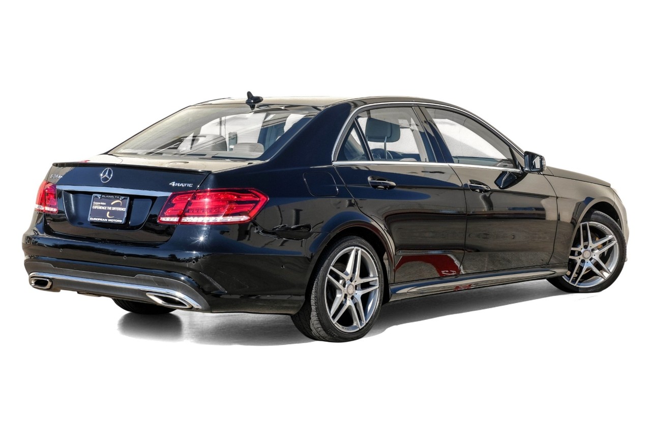 Mercedes-Benz E-Class Vehicle Main Gallery Image 09