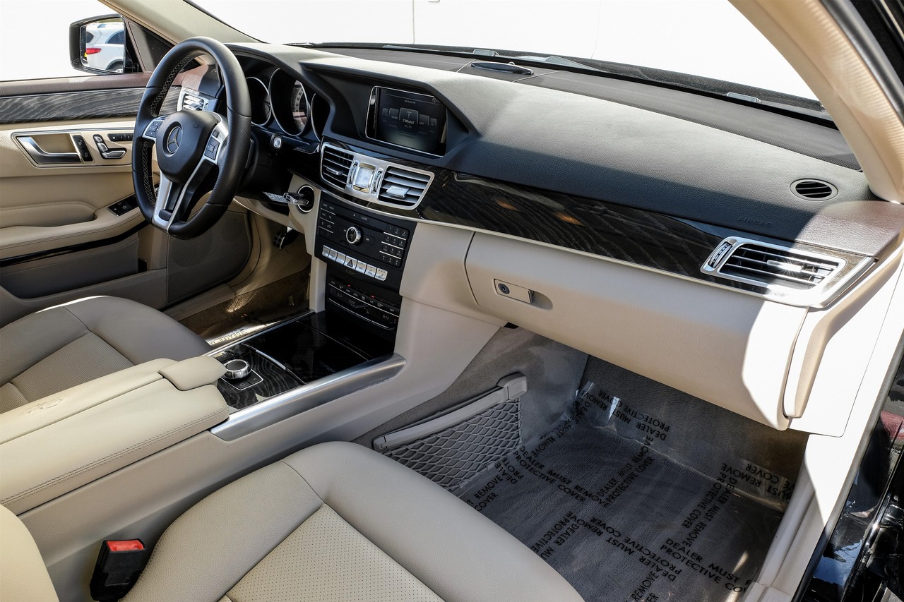 Mercedes-Benz E-Class Vehicle Main Gallery Image 13