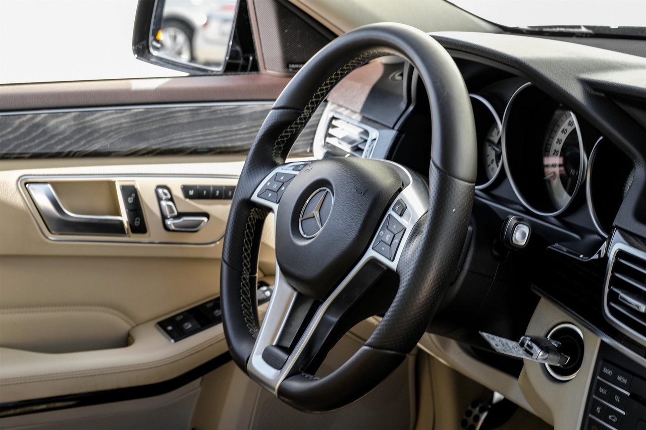 Mercedes-Benz E-Class Vehicle Main Gallery Image 14