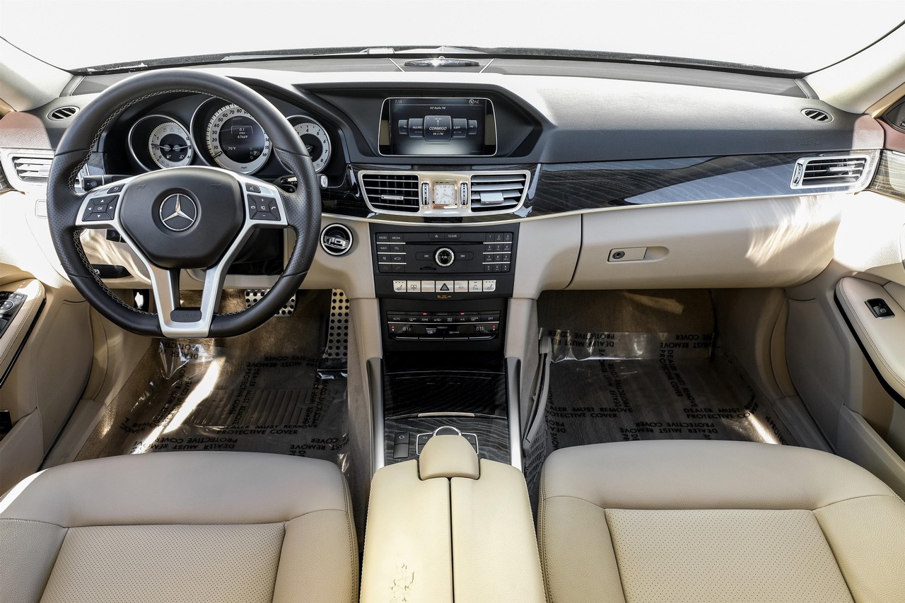 Mercedes-Benz E-Class Vehicle Main Gallery Image 15