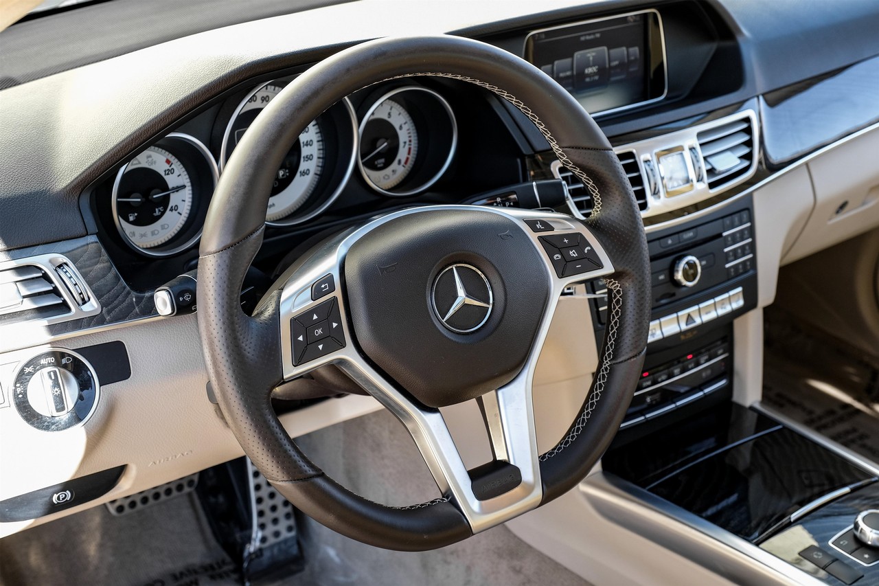 Mercedes-Benz E-Class Vehicle Main Gallery Image 16