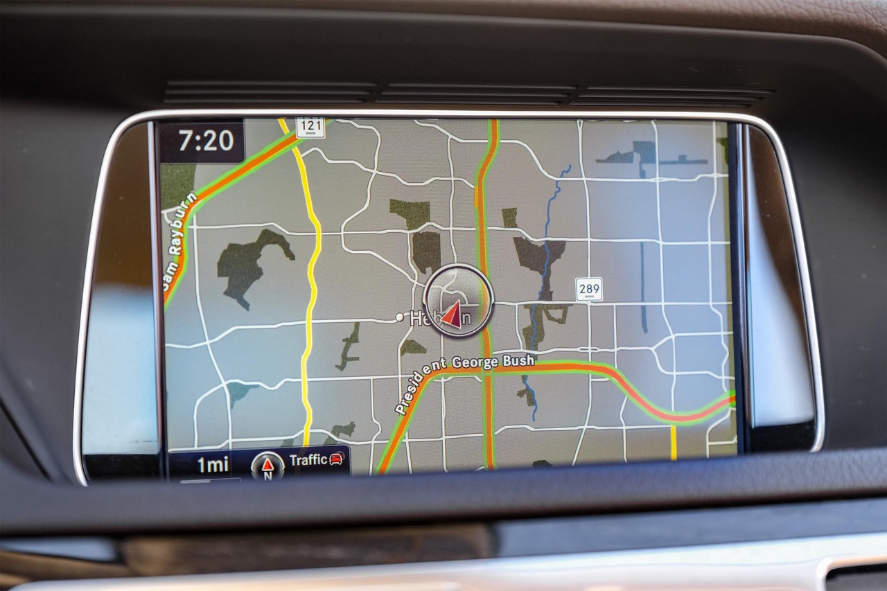 Mercedes-Benz E-Class Vehicle Main Gallery Image 22