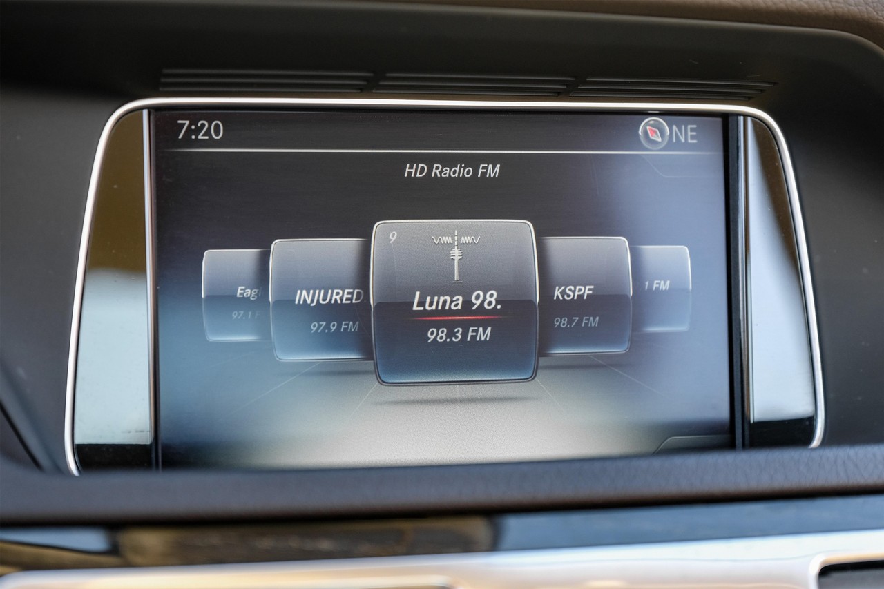 Mercedes-Benz E-Class Vehicle Main Gallery Image 28