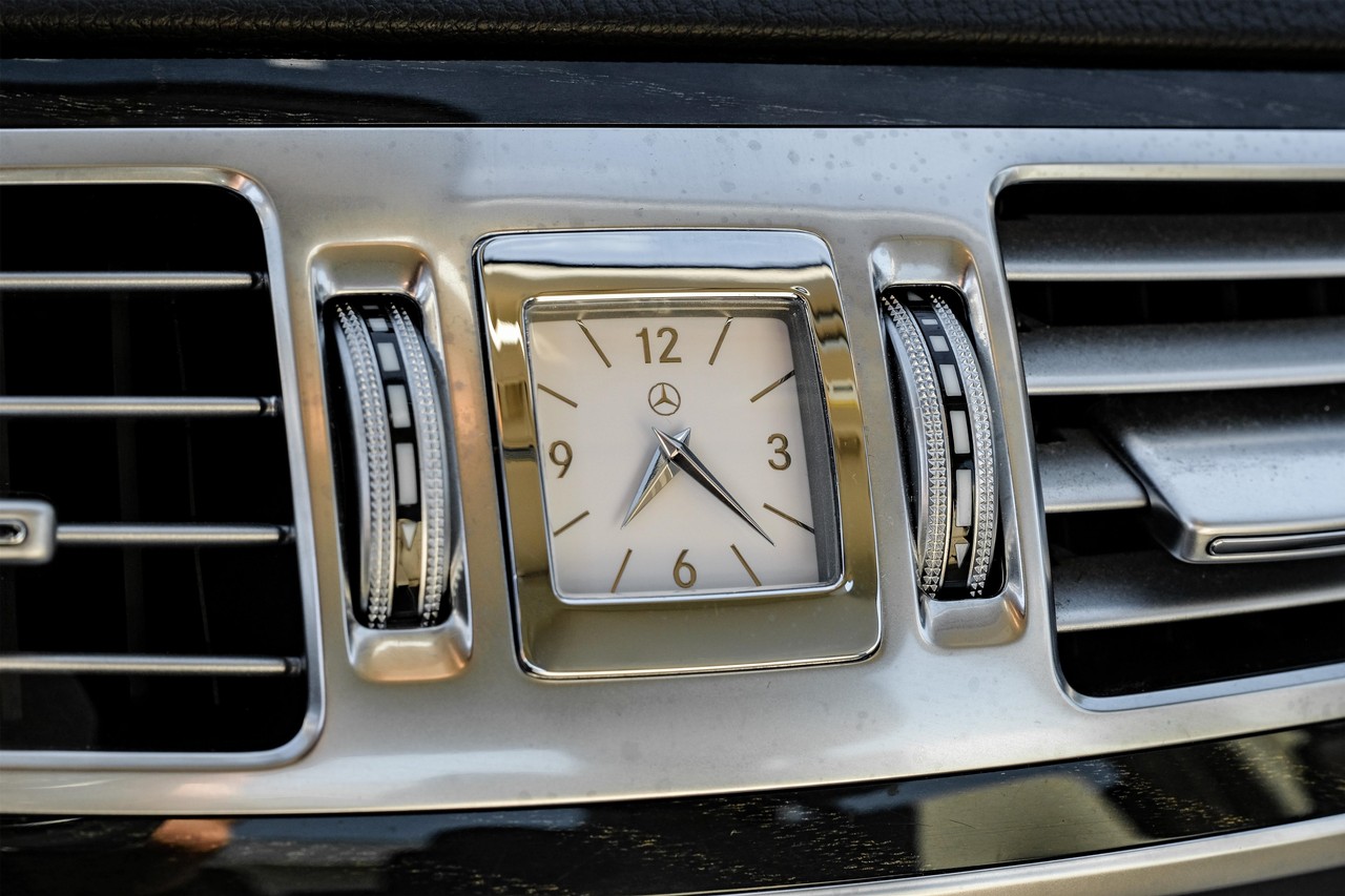 Mercedes-Benz E-Class Vehicle Main Gallery Image 29