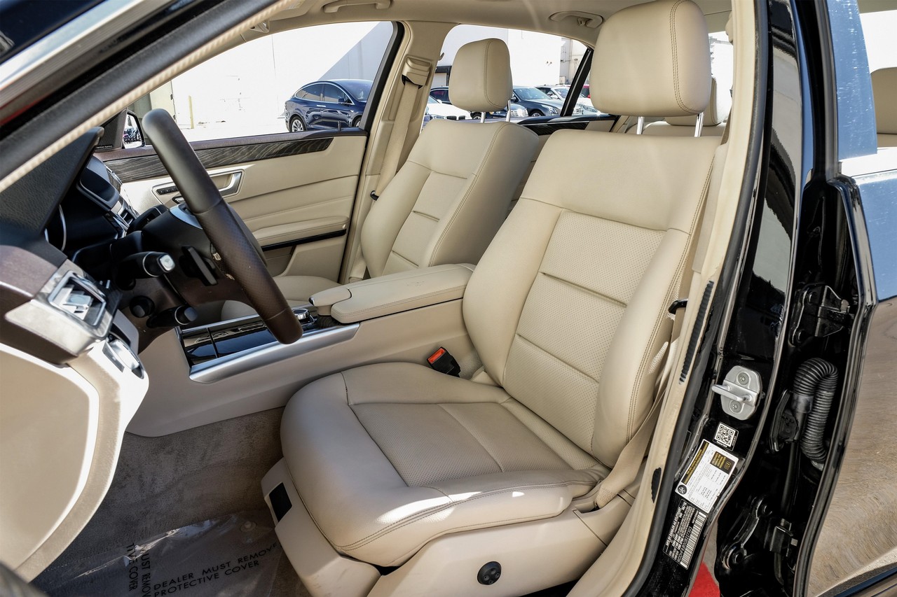 Mercedes-Benz E-Class Vehicle Main Gallery Image 32