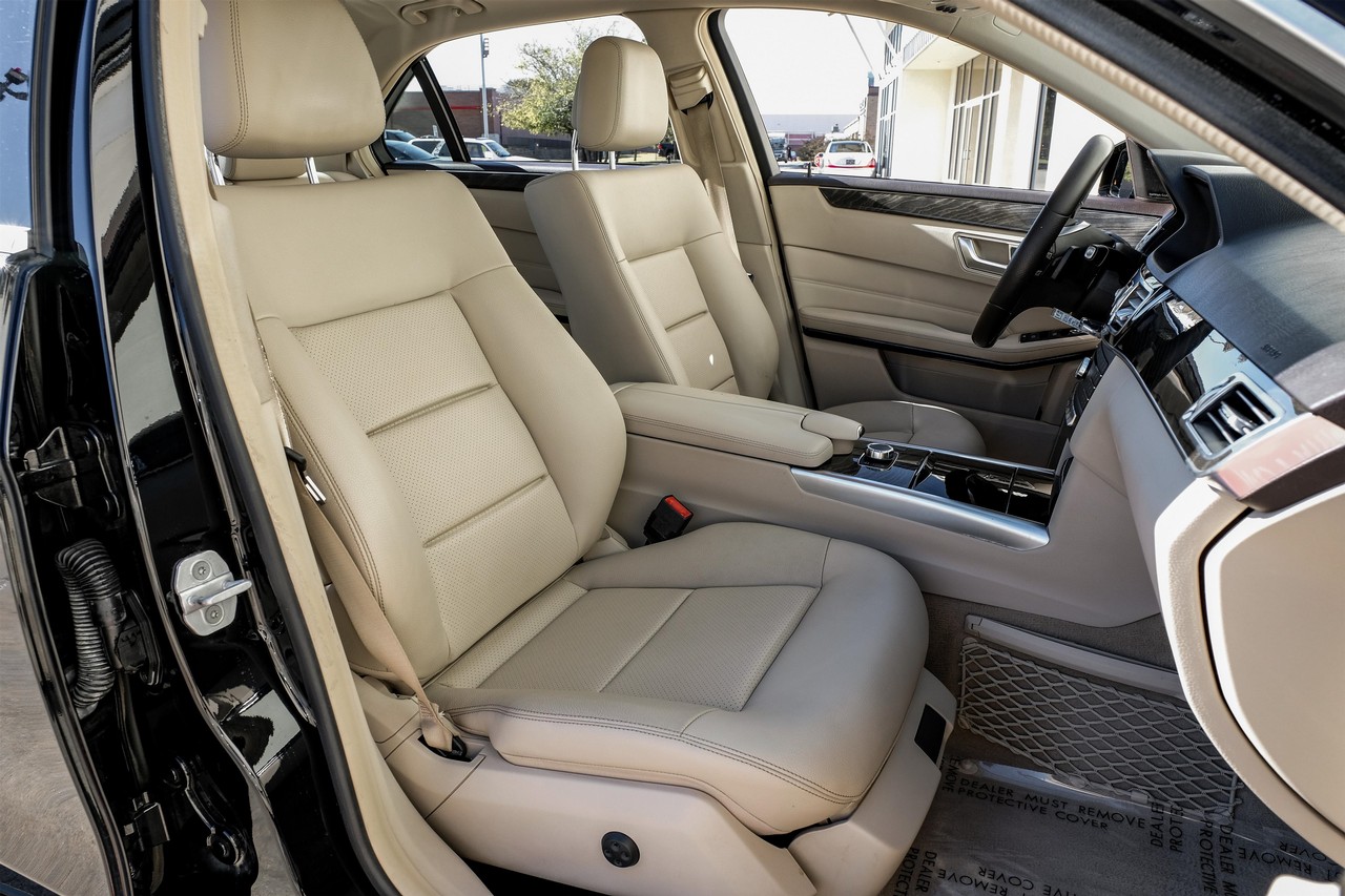 Mercedes-Benz E-Class Vehicle Main Gallery Image 34