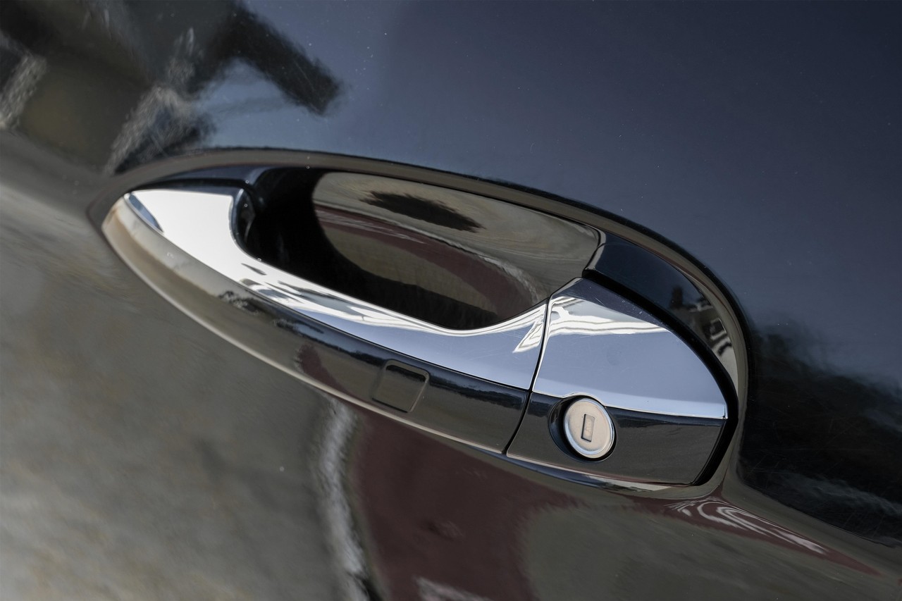 Mercedes-Benz E-Class Vehicle Main Gallery Image 39