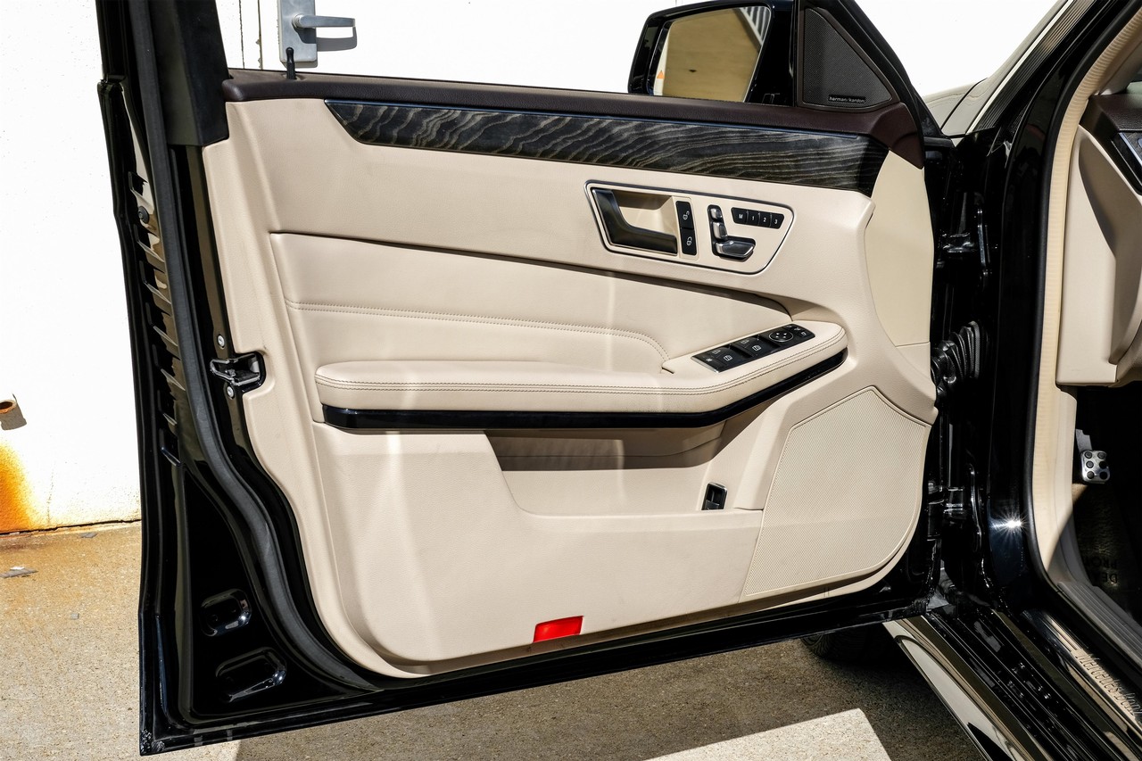 Mercedes-Benz E-Class Vehicle Main Gallery Image 41