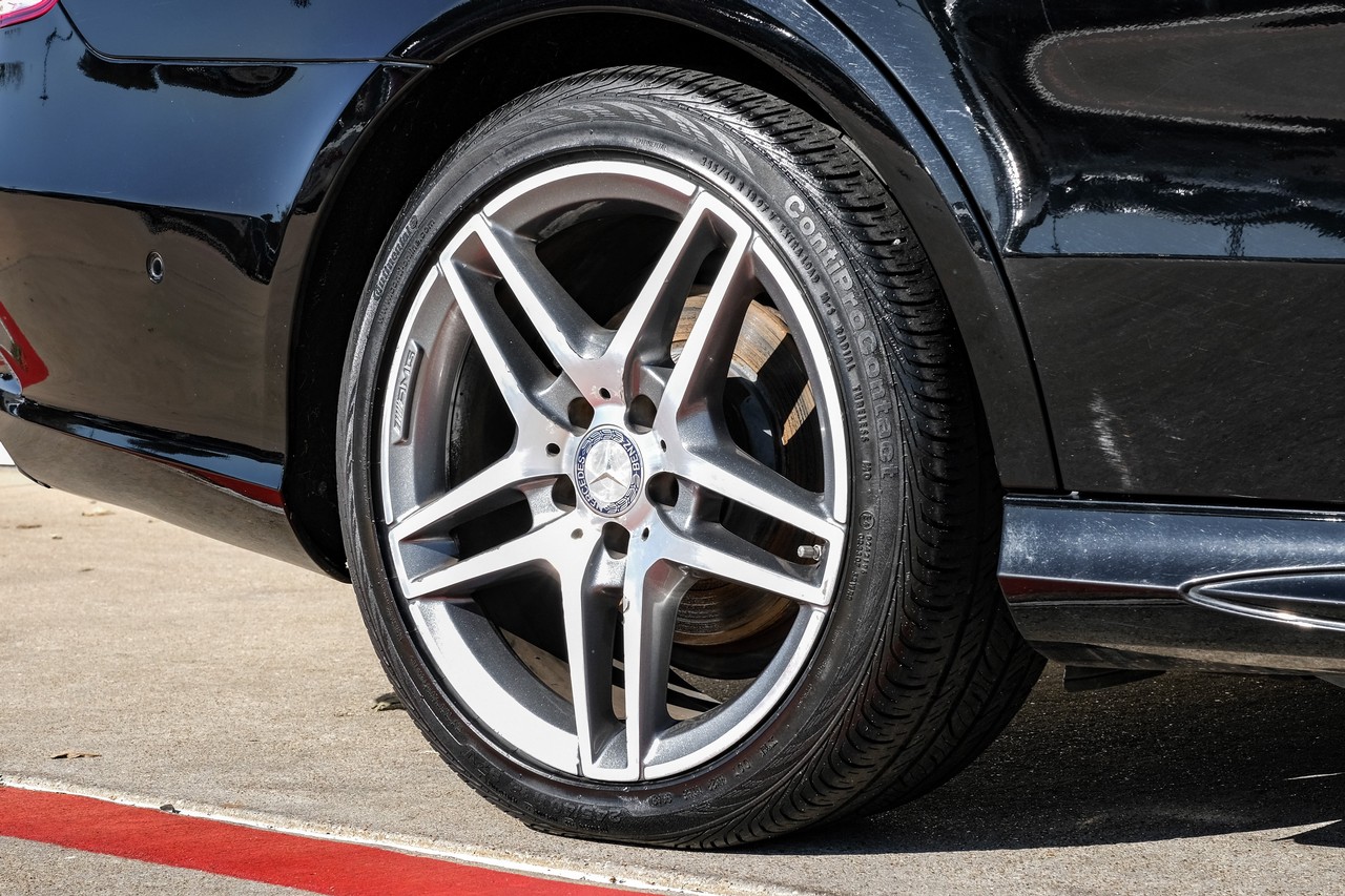 Mercedes-Benz E-Class Vehicle Main Gallery Image 50