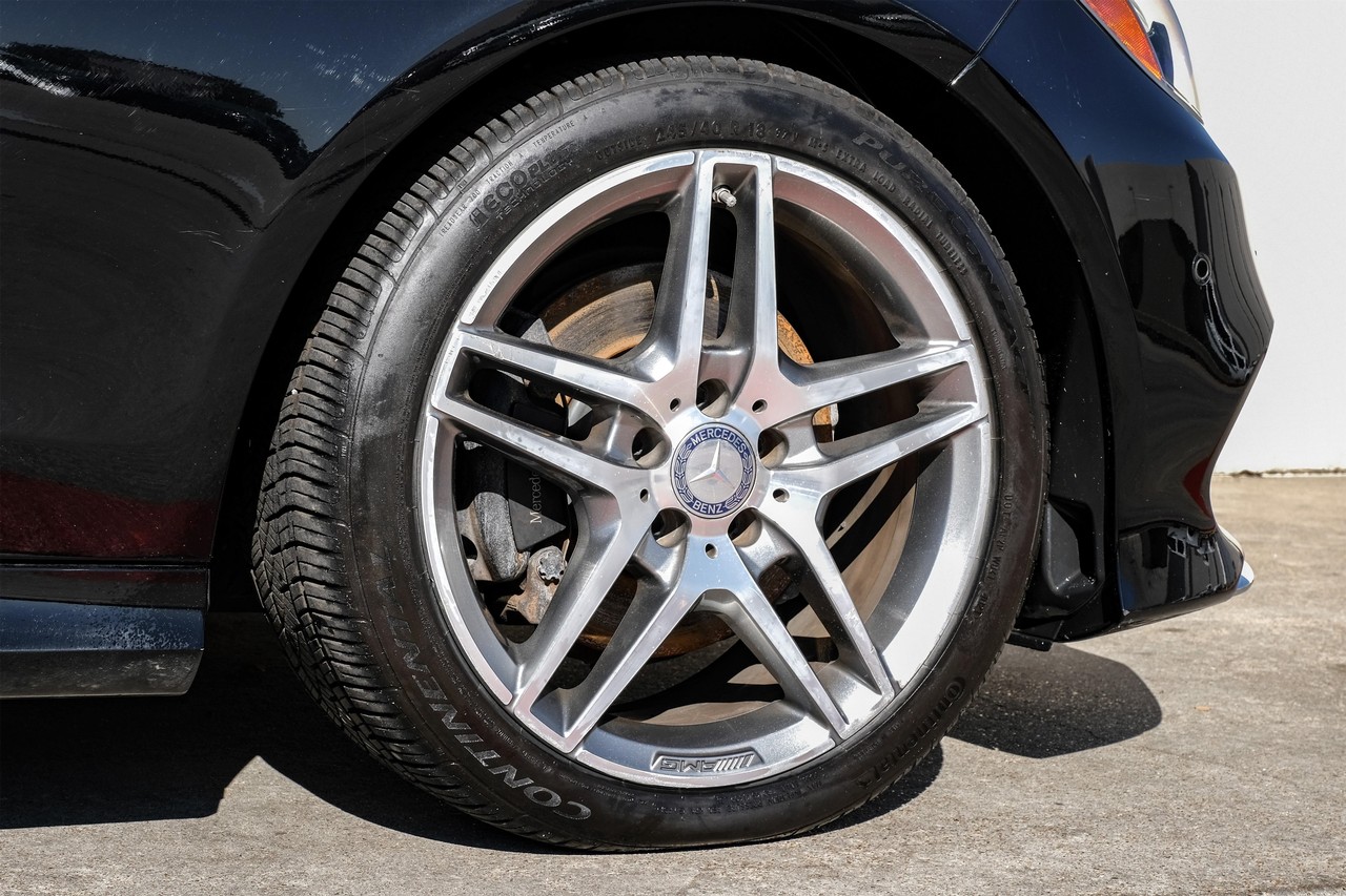 Mercedes-Benz E-Class Vehicle Main Gallery Image 51