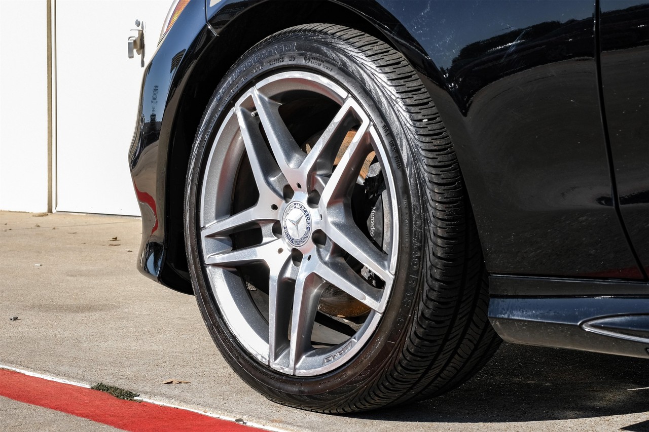 Mercedes-Benz E-Class Vehicle Main Gallery Image 52