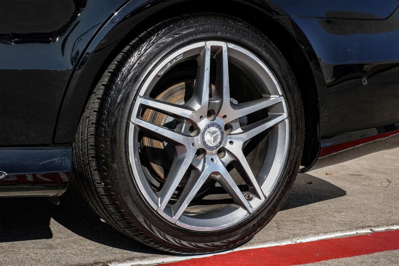 Mercedes-Benz E-Class Vehicle Main Gallery Image 53