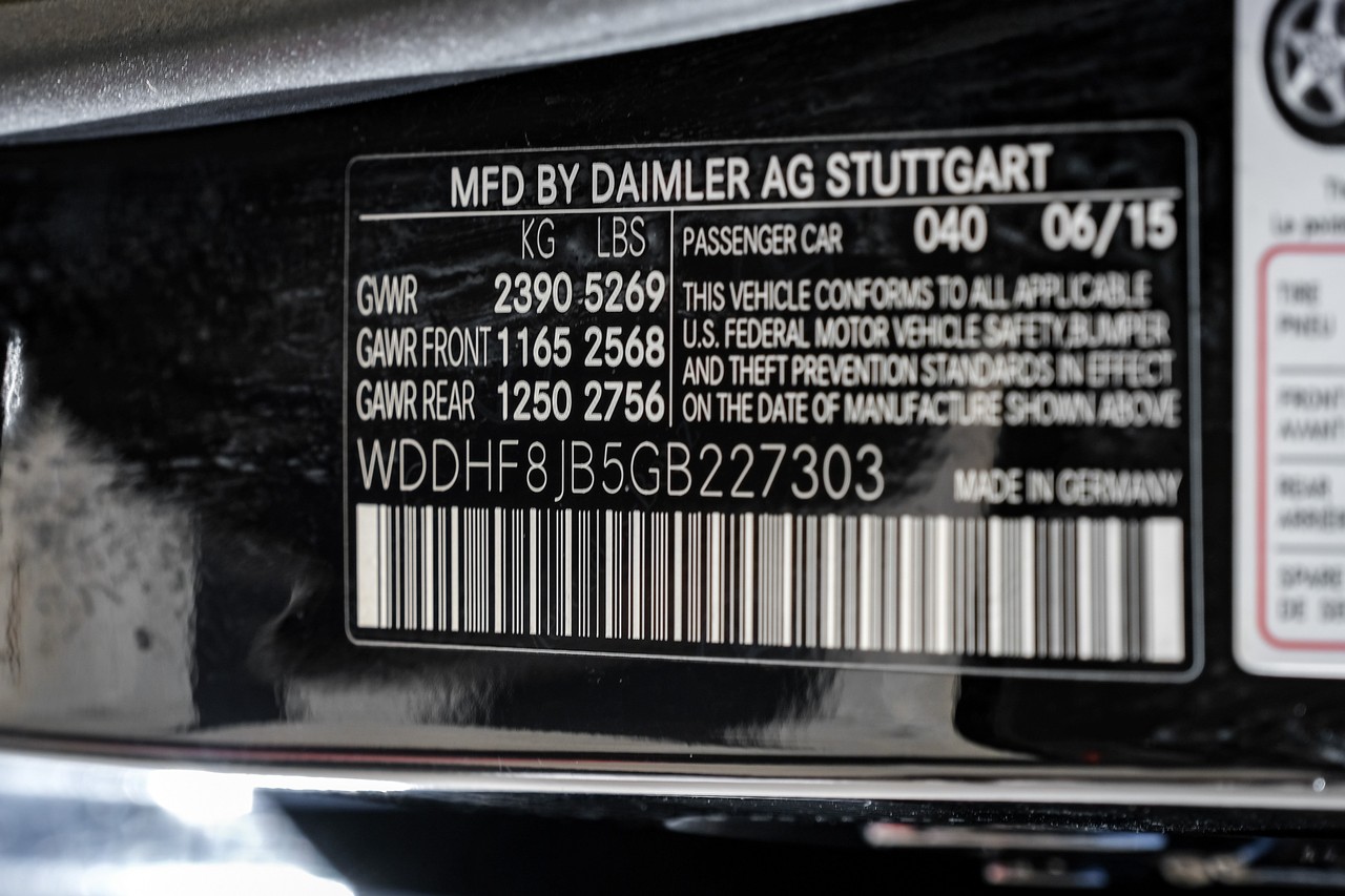 Mercedes-Benz E-Class Vehicle Main Gallery Image 55