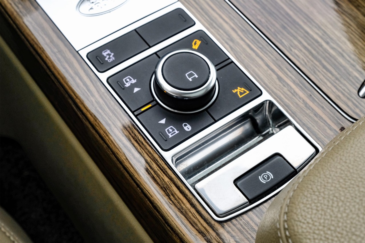 Land Rover Range Rover Vehicle Main Gallery Image 27