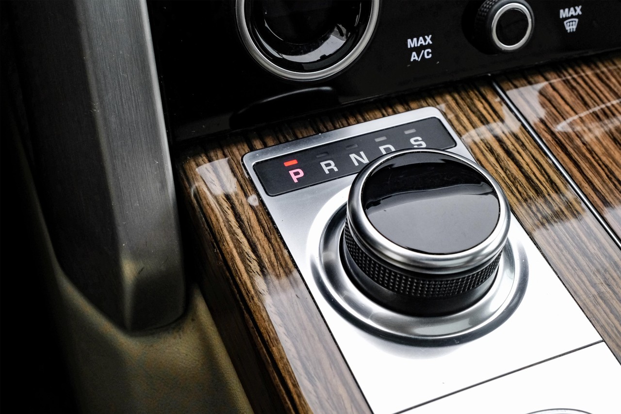 Land Rover Range Rover Vehicle Main Gallery Image 28