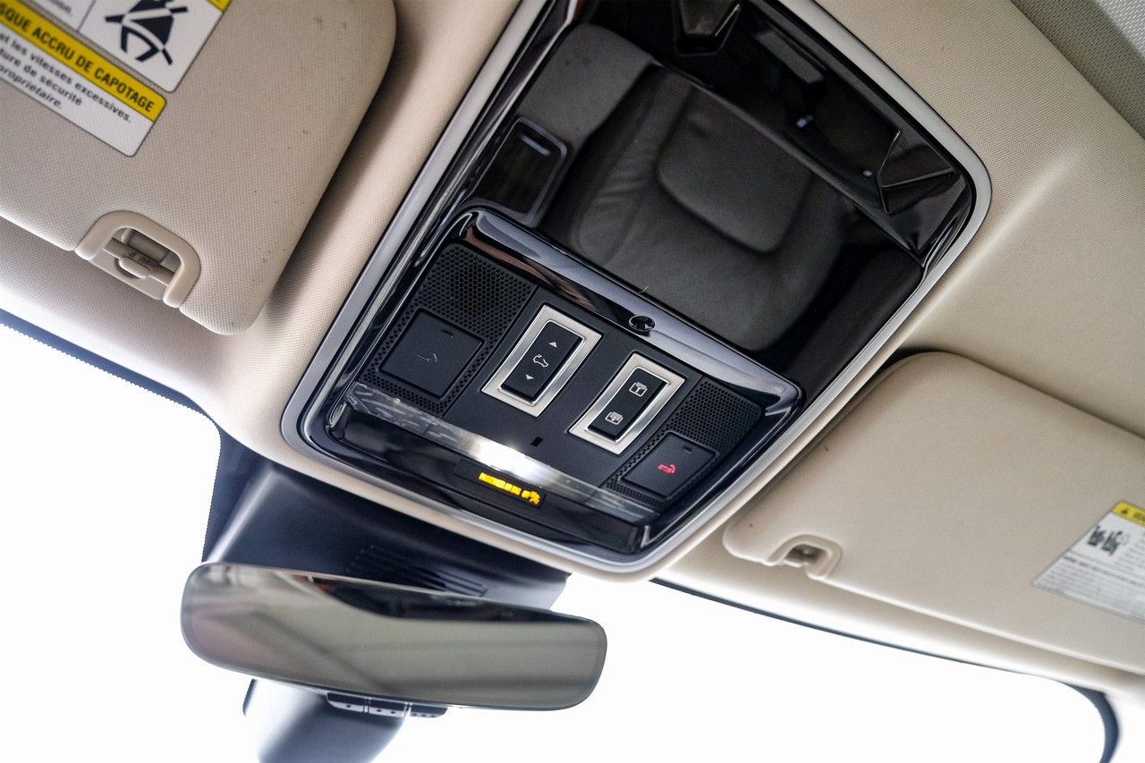 Land Rover Range Rover Vehicle Main Gallery Image 30