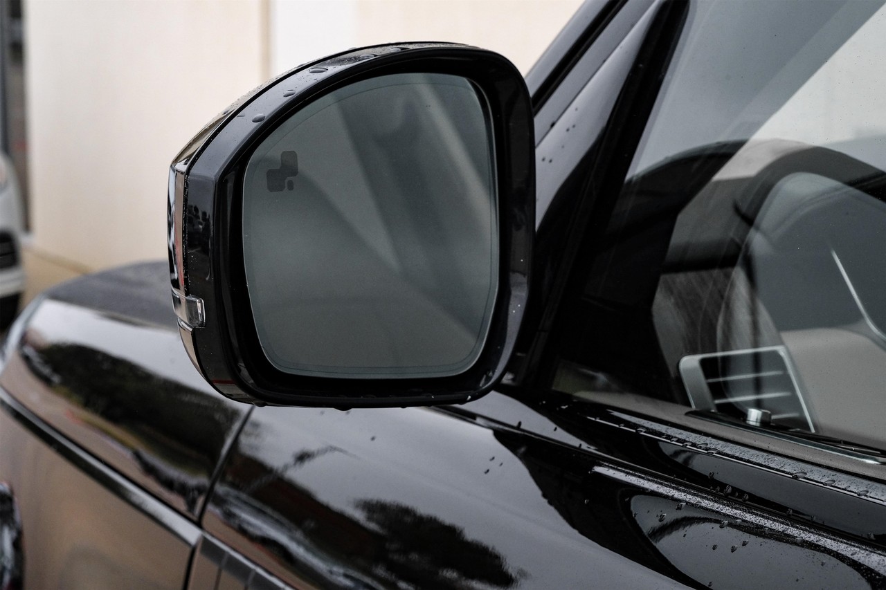 Land Rover Range Rover Vehicle Main Gallery Image 43