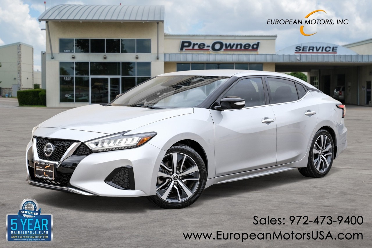 Nissan Maxima Vehicle Main Gallery Image 01