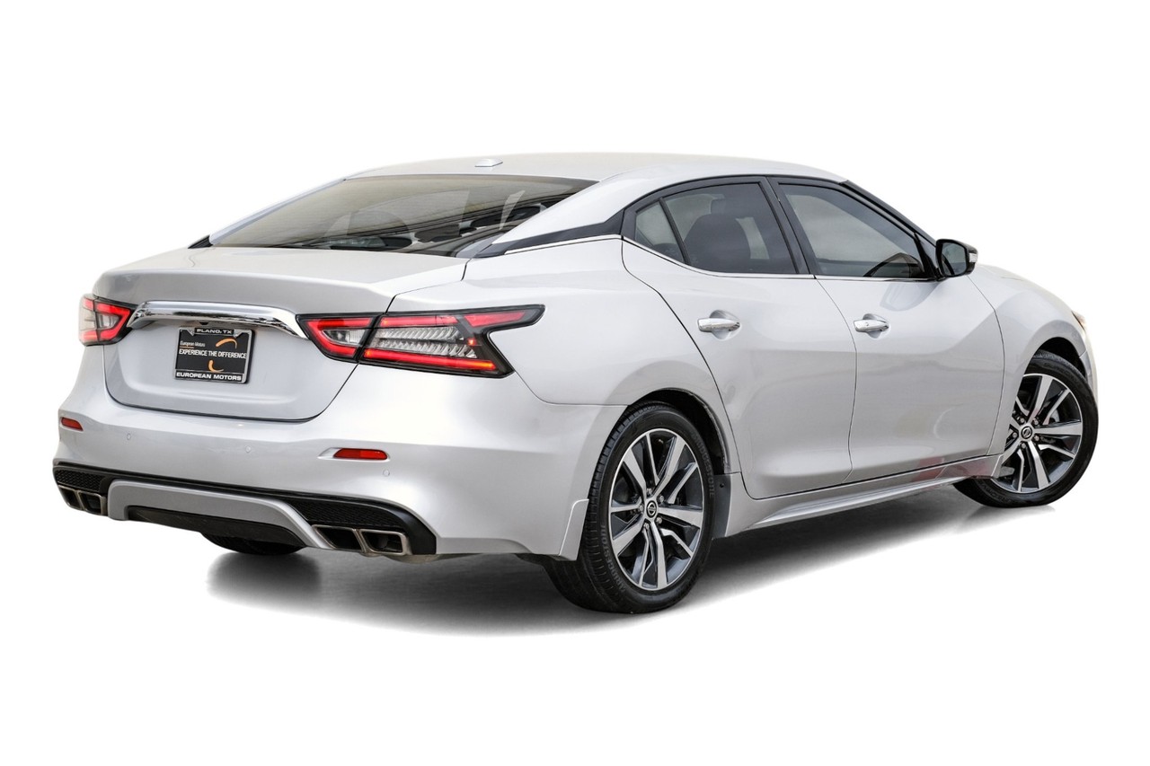 Nissan Maxima Vehicle Main Gallery Image 08