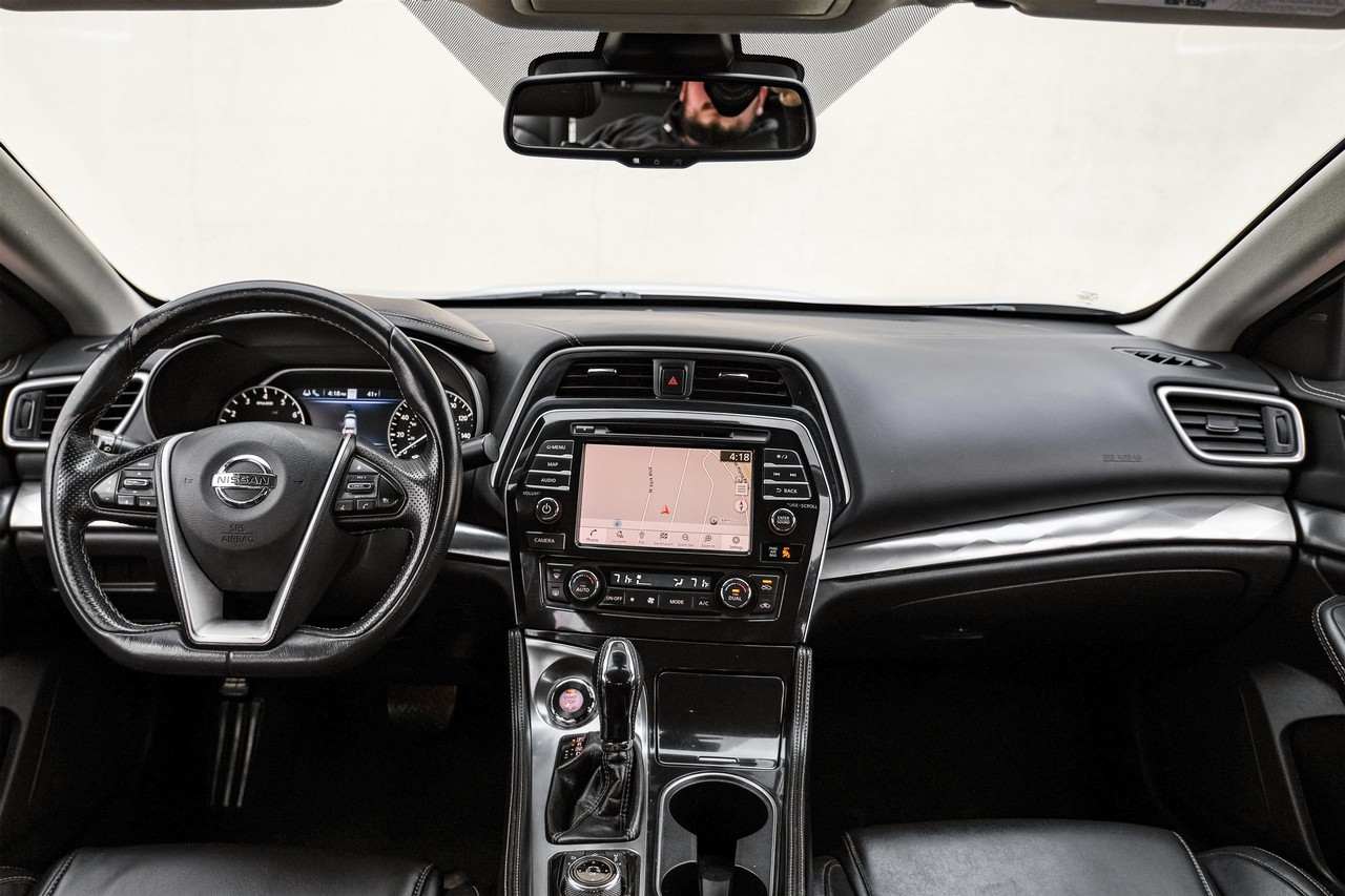 Nissan Maxima Vehicle Main Gallery Image 13
