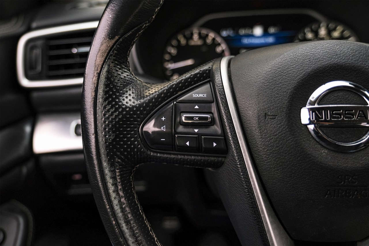 Nissan Maxima Vehicle Main Gallery Image 15