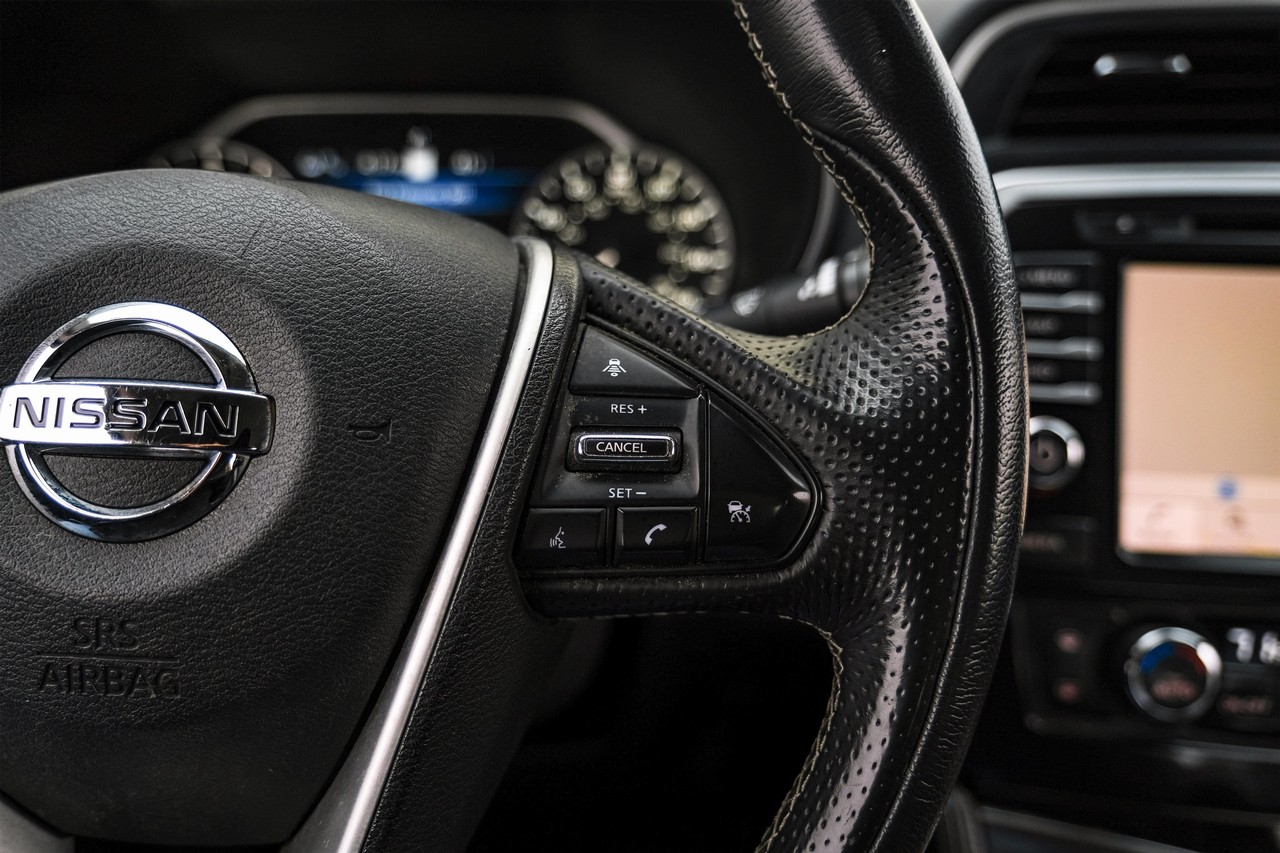 Nissan Maxima Vehicle Main Gallery Image 16