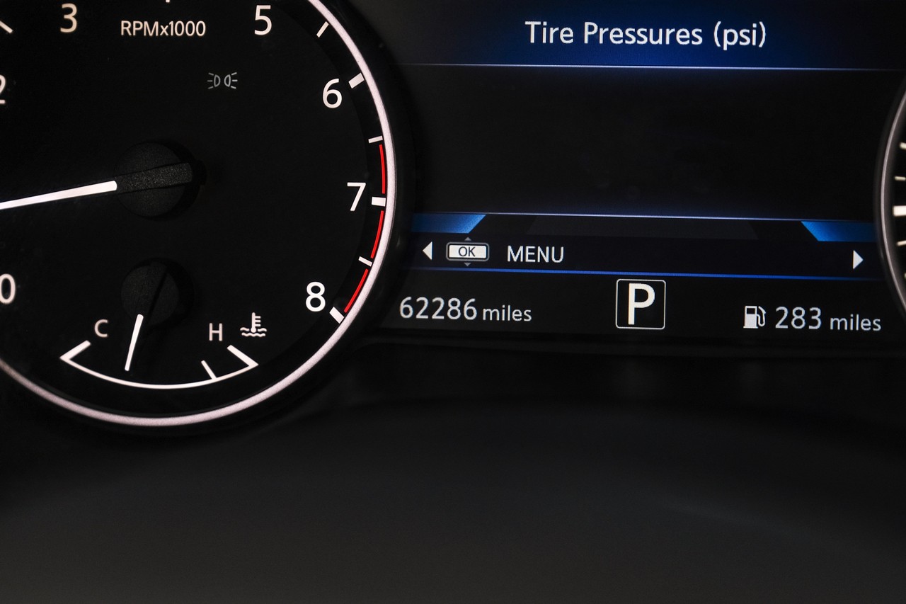 Nissan Maxima Vehicle Main Gallery Image 18