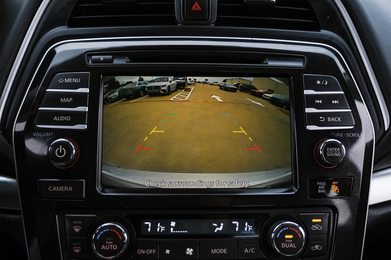 Nissan Maxima Vehicle Main Gallery Image 21