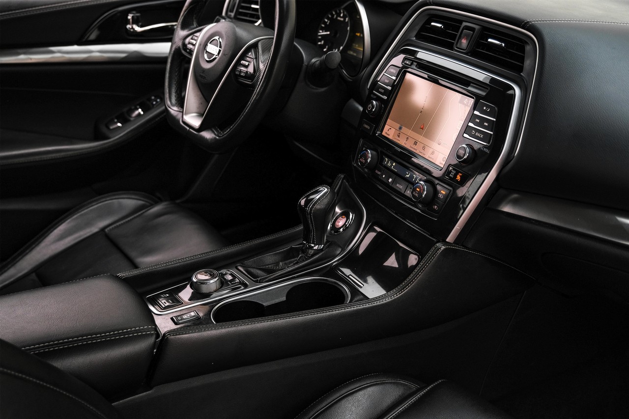 Nissan Maxima Vehicle Main Gallery Image 22