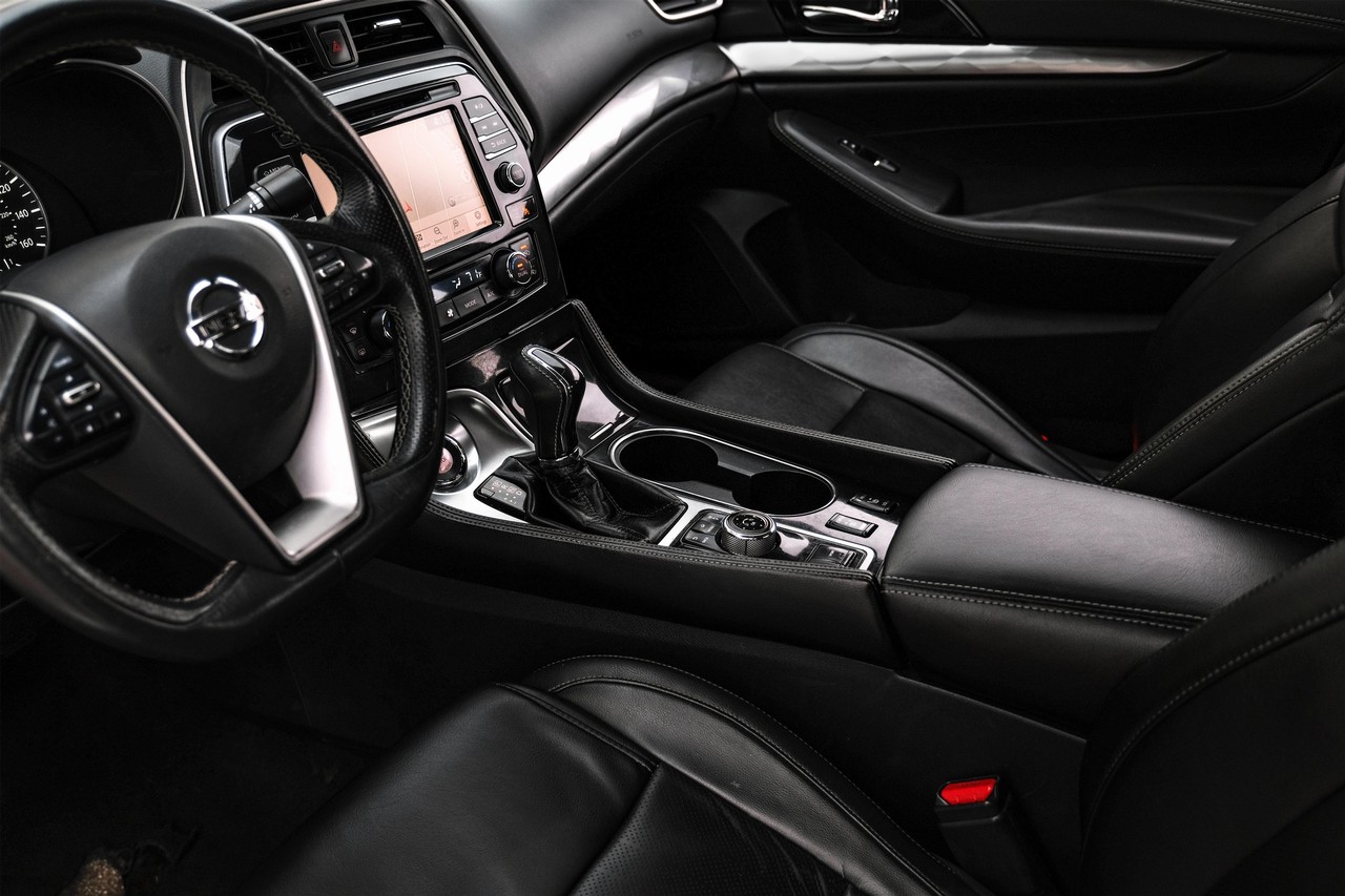 Nissan Maxima Vehicle Main Gallery Image 23