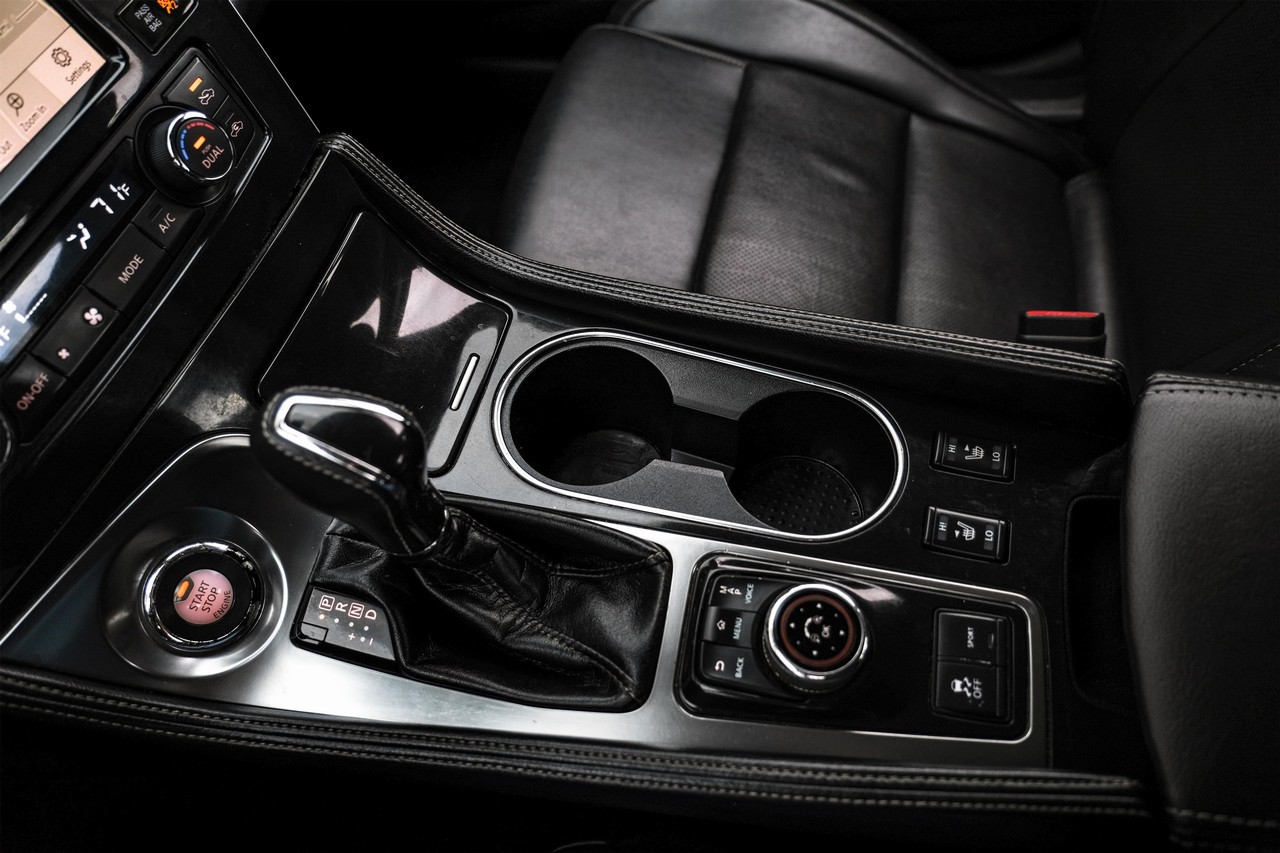 Nissan Maxima Vehicle Main Gallery Image 24