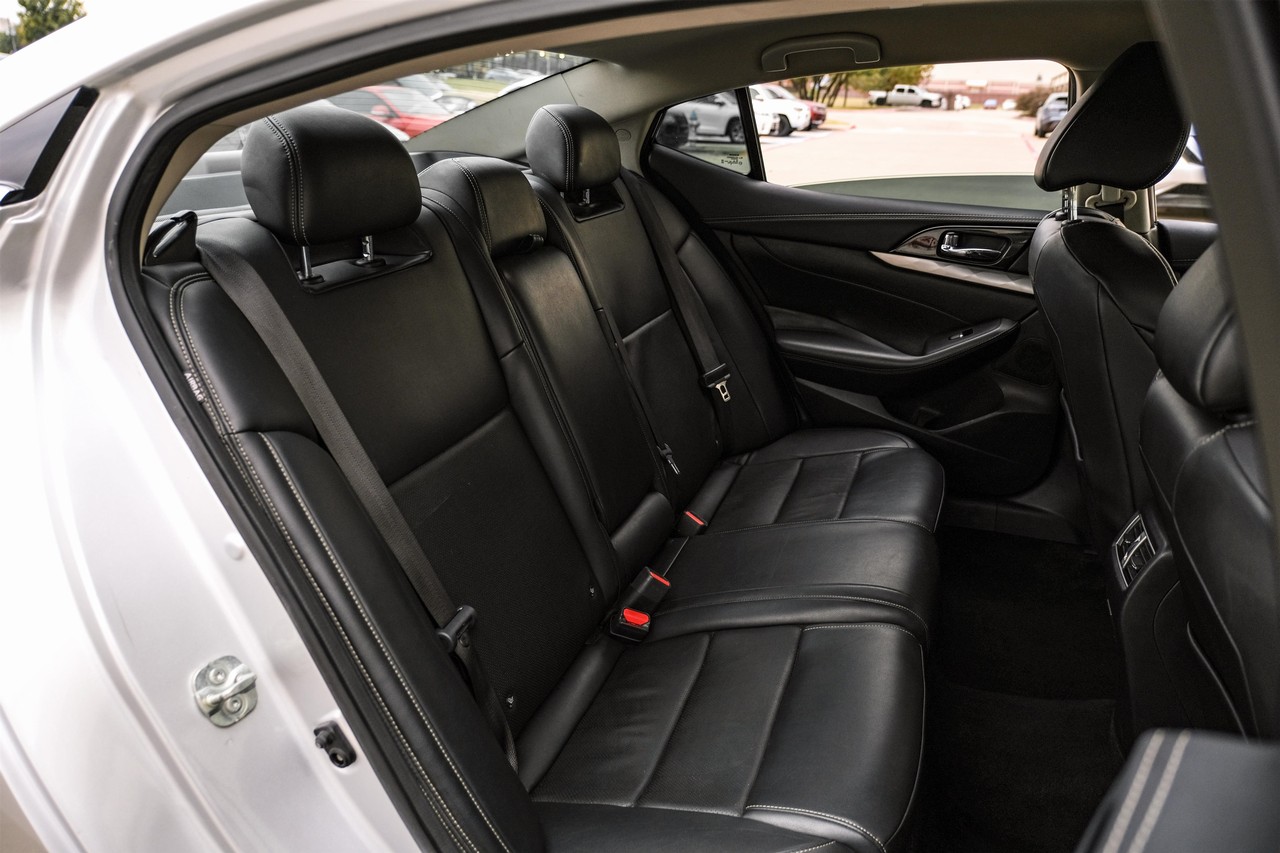 Nissan Maxima Vehicle Main Gallery Image 33