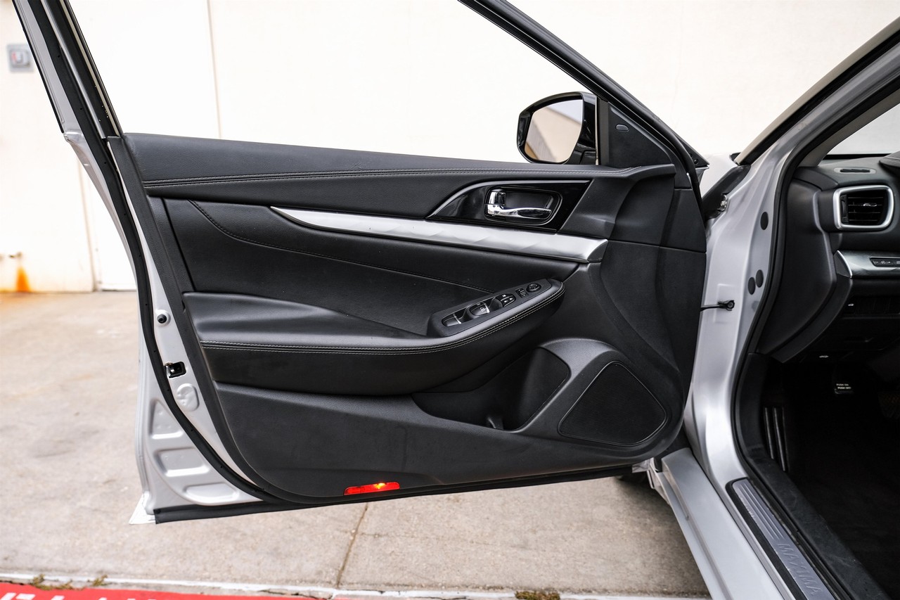 Nissan Maxima Vehicle Main Gallery Image 39