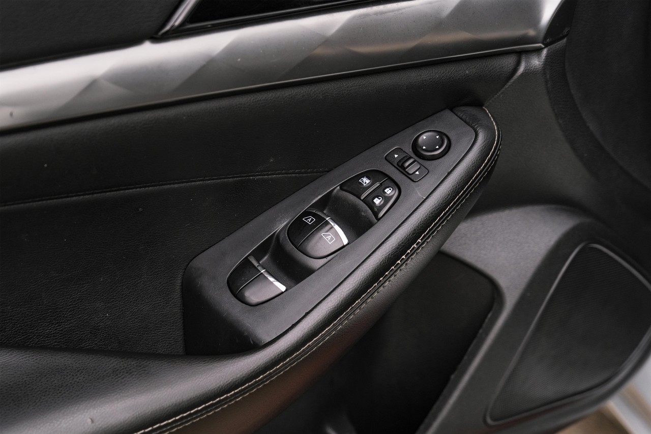 Nissan Maxima Vehicle Main Gallery Image 40