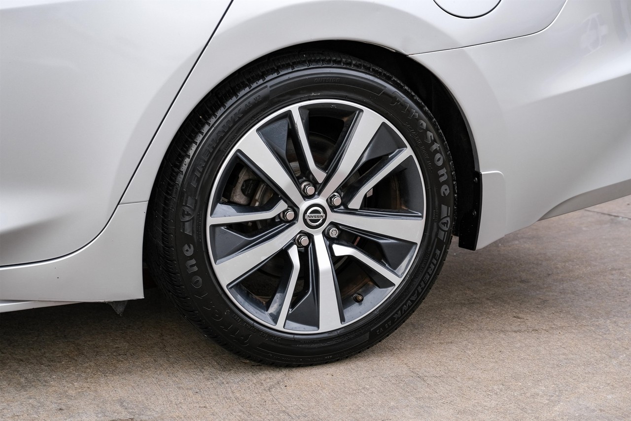 Nissan Maxima Vehicle Main Gallery Image 50