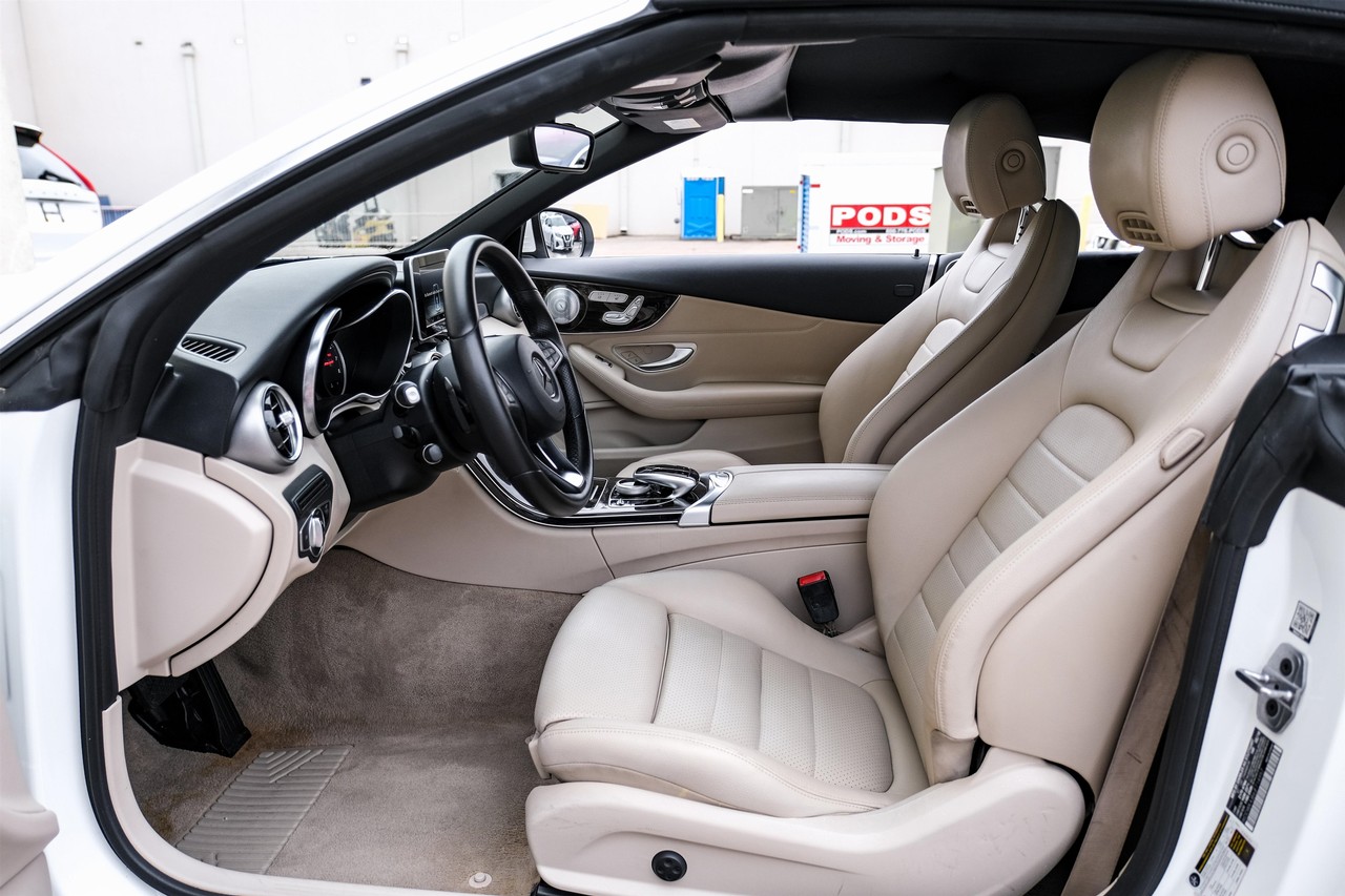 Mercedes-Benz C 300 Vehicle Main Gallery Image 04