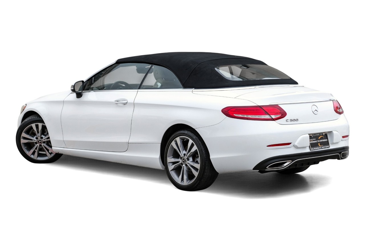 Mercedes-Benz C 300 Vehicle Main Gallery Image 12