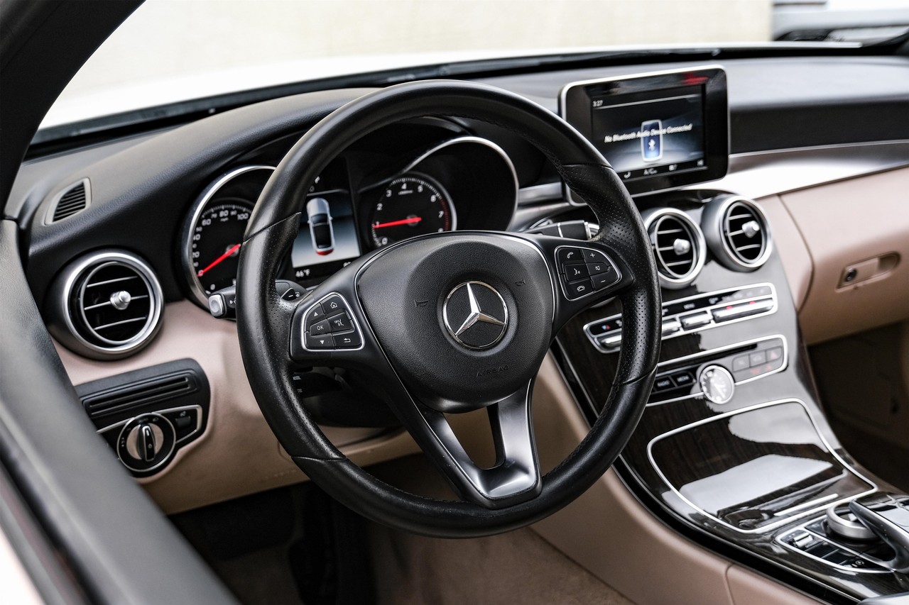 Mercedes-Benz C 300 Vehicle Main Gallery Image 16