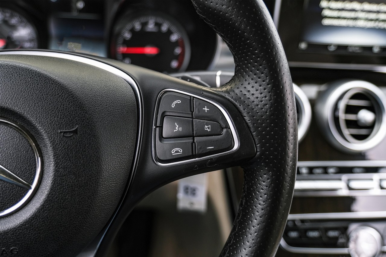 Mercedes-Benz C 300 Vehicle Main Gallery Image 18