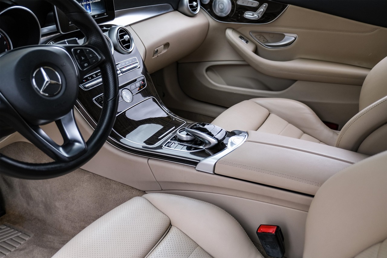Mercedes-Benz C 300 Vehicle Main Gallery Image 22