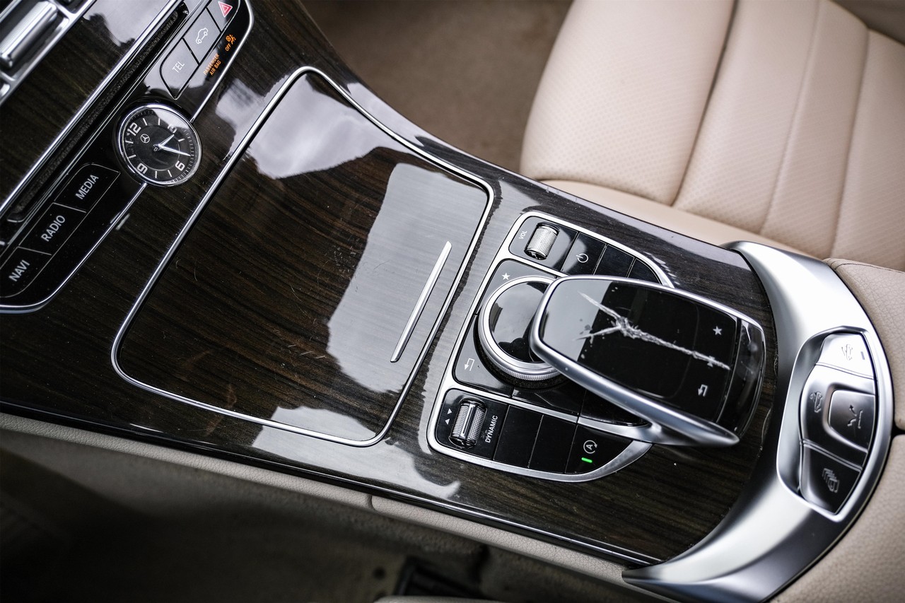 Mercedes-Benz C 300 Vehicle Main Gallery Image 23