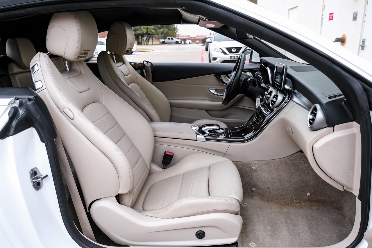 Mercedes-Benz C 300 Vehicle Main Gallery Image 32