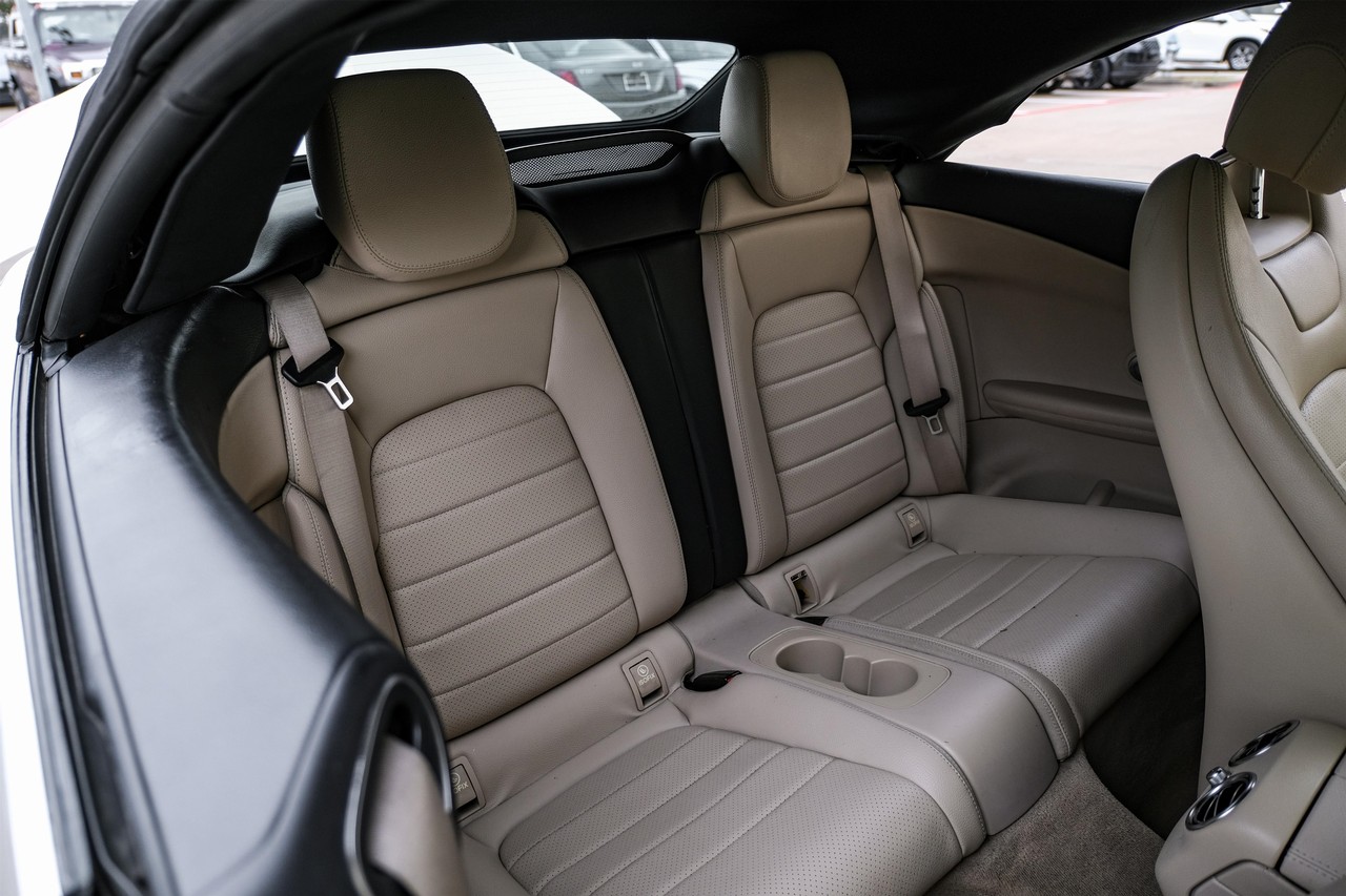 Mercedes-Benz C 300 Vehicle Main Gallery Image 34