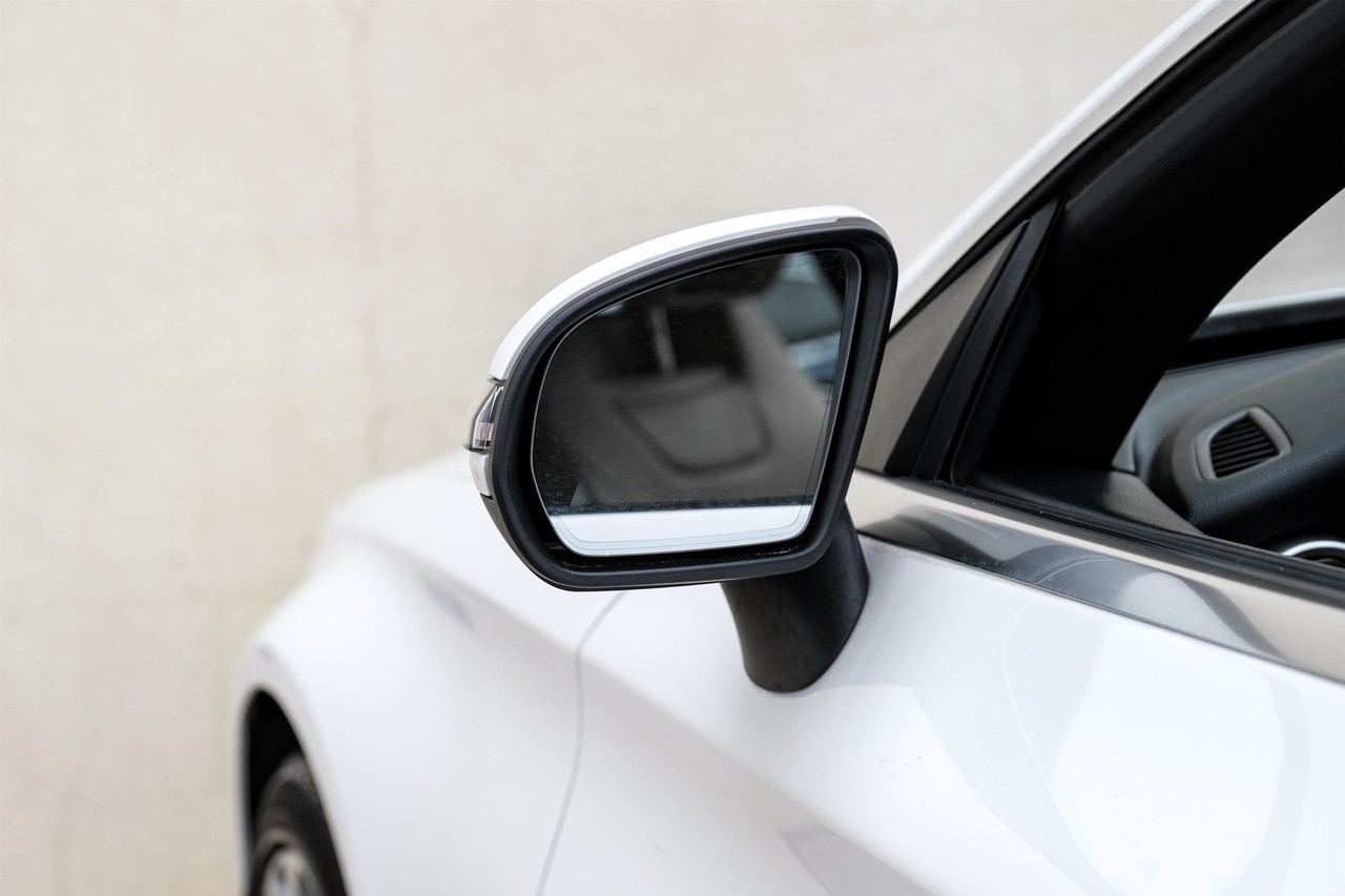 Mercedes-Benz C 300 Vehicle Main Gallery Image 36